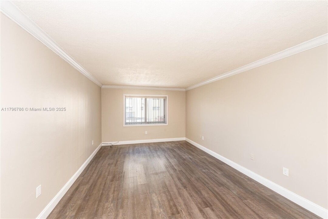 201 Galen Dr in Key Biscayne, FL - Building Photo