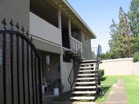 1261 Burwood St in La Habra, CA - Foto de edificio - Building Photo