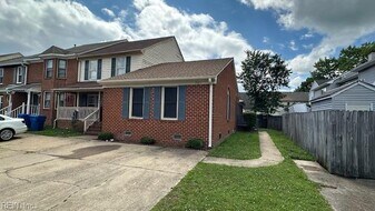 701 Kennesaw Ct in Virginia Beach, VA - Building Photo