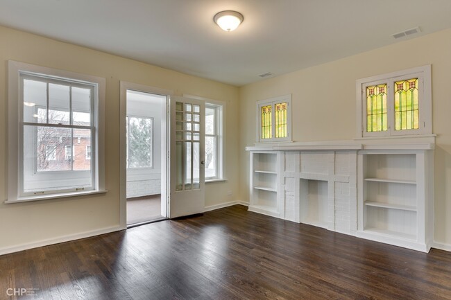 property at 2655 W Leland Ave
