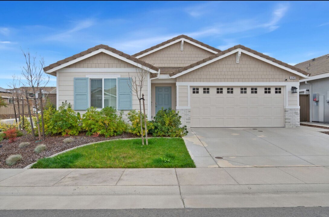 5145 Chelsea Creek Rd in Roseville, CA - Building Photo