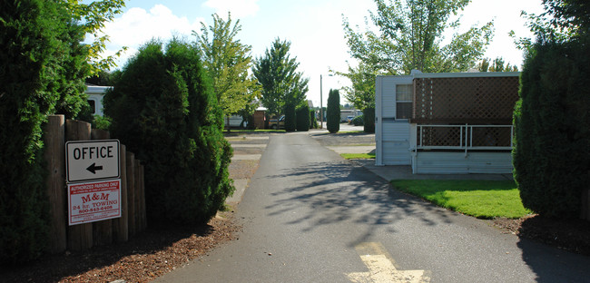 Starlite Mobile Home Park-Olof in Salem, OR - Building Photo - Building Photo