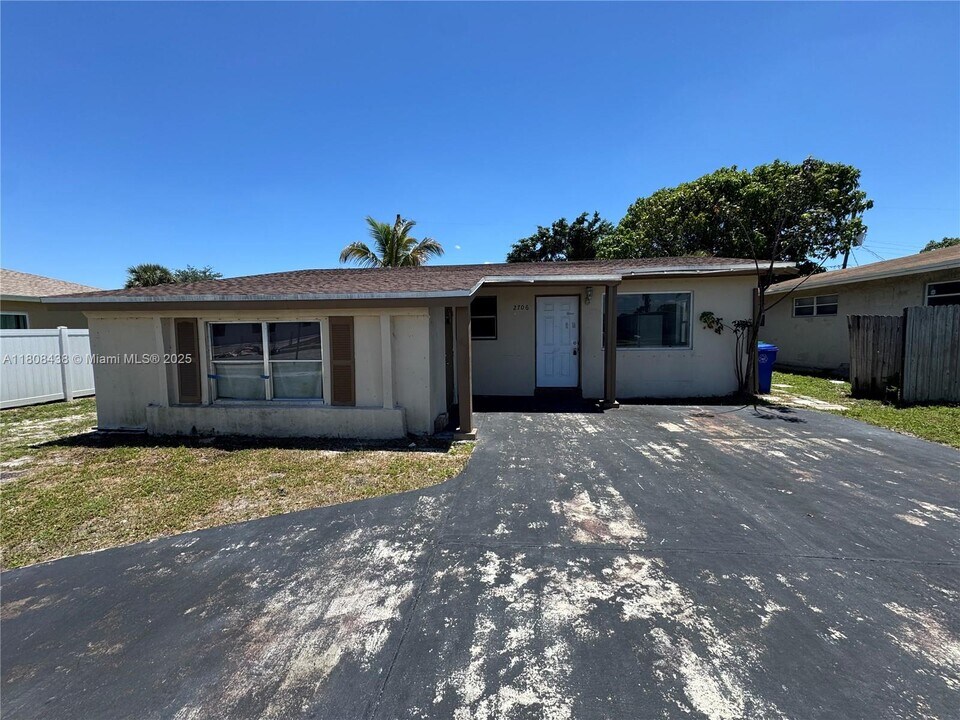 2706 NW 15th Ct in Fort Lauderdale, FL - Building Photo