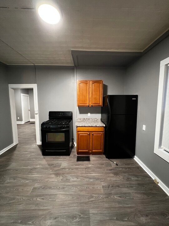 91 4th St, Unit 1 in Turners Falls, MA - Building Photo