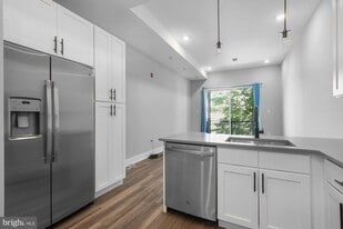 910 N 17th St in Philadelphia, PA - Building Photo