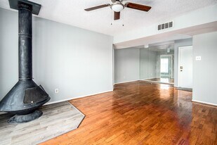 3085 Walnut Bend Ln in Houston, TX - Building Photo