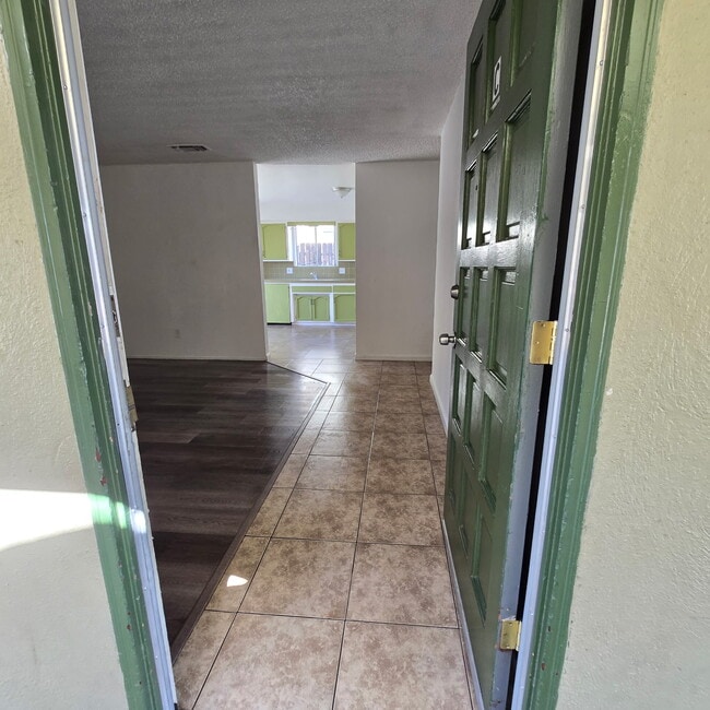 3111 W Caldwell Ave, Unit C in Visalia, CA - Foto de edificio - Building Photo