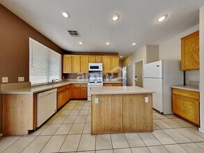 1330 Summer Dawn Ave in Henderson, NV - Building Photo - Building Photo