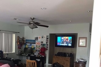 4310 Pennsylvania Ave in Montrose, CA - Building Photo - Building Photo