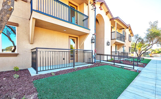 Linden Tree Apartments in Madera, CA - Building Photo - Building Photo