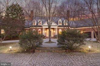 8541 Old Dominion Dr in McLean, VA - Building Photo - Building Photo