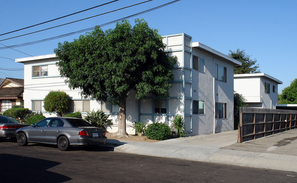 11875 Manor Dr in Hawthorne, CA - Building Photo