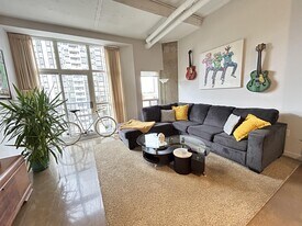 66 Bay St S in Hamilton, ON - Building Photo