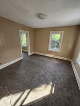 309 Swan St, Unit Upper in Dunkirk, NY - Foto de edificio - Building Photo