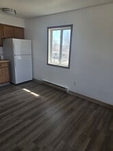 1409 12th Ave in Belle Plaine, IA - Building Photo - Building Photo