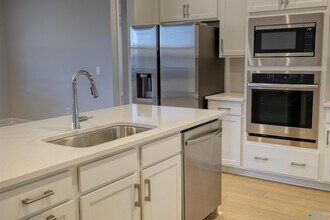 102 Clift Crk Dr in Madison, AL - Foto de edificio - Building Photo