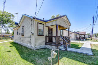 233 Cypress Ave in Crosby, TX - Building Photo - Building Photo