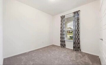 100 Jarbridge Dr in Kyle, TX - Building Photo - Building Photo