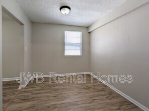 5739 Bree Rd in Jacksonville, FL - Building Photo - Building Photo