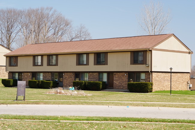 Echo Valley Townhomes in Stow, OH - Building Photo - Building Photo