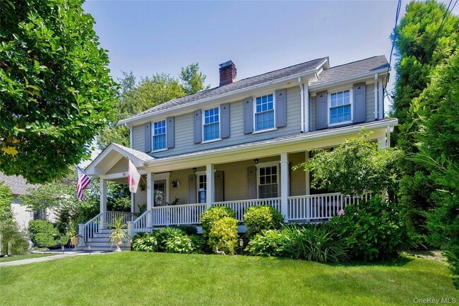 property at 14 Buckingham Pl