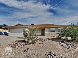 1013 James Lovell St in Las Vegas, NV - Building Photo