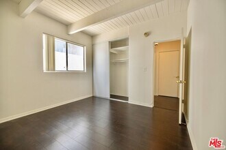451 S Oakhurst Dr in Beverly Hills, CA - Building Photo - Building Photo