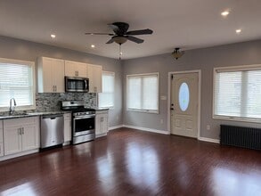 220 Lafayette Ave in Lyndhurst, NJ - Building Photo - Building Photo