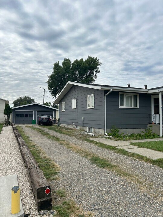 418 Lola Ln in Billings, MT - Building Photo