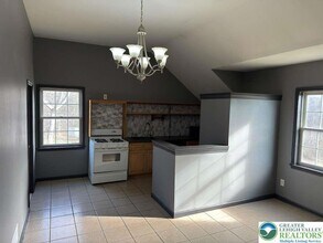 226 Sonny Dr, Unit Apt in Wind Gap, PA - Foto de edificio - Building Photo