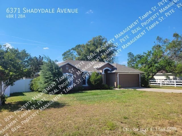 6371 Shadydale Ave in Spring Hill, FL - Foto de edificio - Building Photo