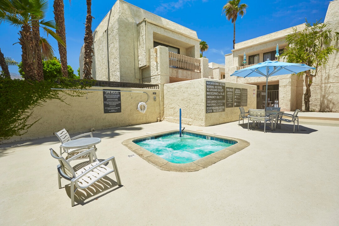 Palm Canyon Terrace in Palm Springs, CA - Foto de edificio