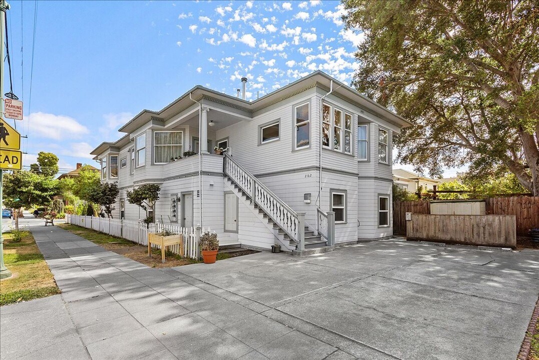 2162 Santa Clara Ave in Alameda, CA - Building Photo