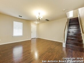 7110 Comet Manor in San Antonio, TX - Building Photo - Building Photo