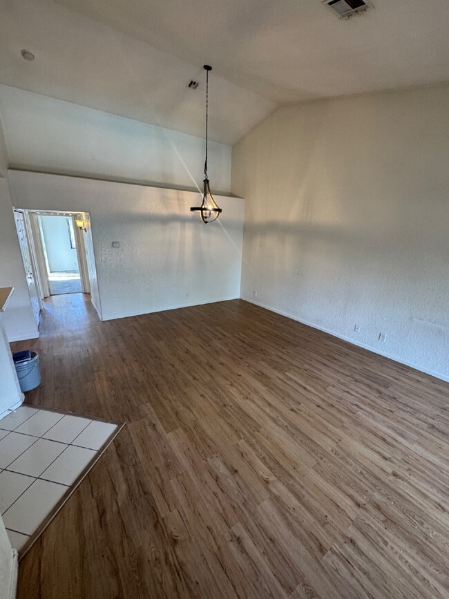 5050 S Rainbow Blvd in Las Vegas, NV - Building Photo - Building Photo