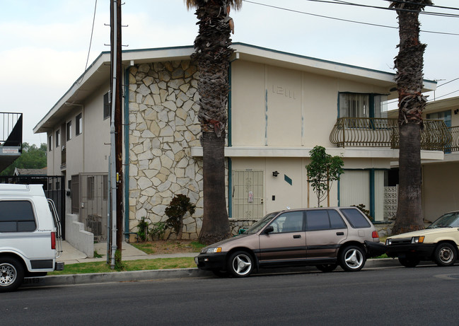 12111 Grevillea Ave in Hawthorne, CA - Building Photo - Building Photo