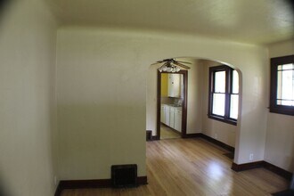 2516 Altoona St in Flint, MI - Building Photo - Building Photo