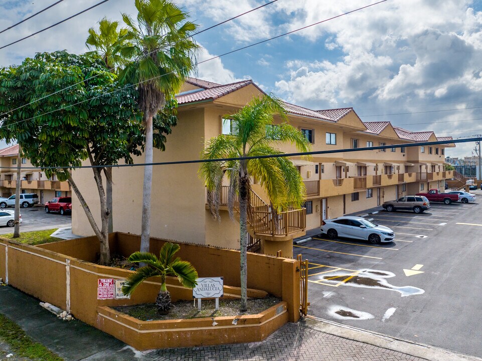 Villa Andalucia in Hialeah, FL - Foto de edificio