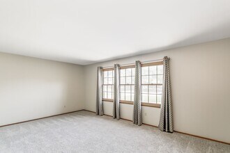 6425 E 14th St N in Wichita, KS - Foto de edificio - Building Photo