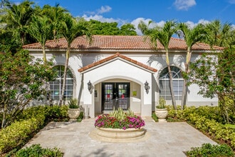 Woodsdale Oaks in Lauderdale Lakes, FL - Foto de edificio - Building Photo