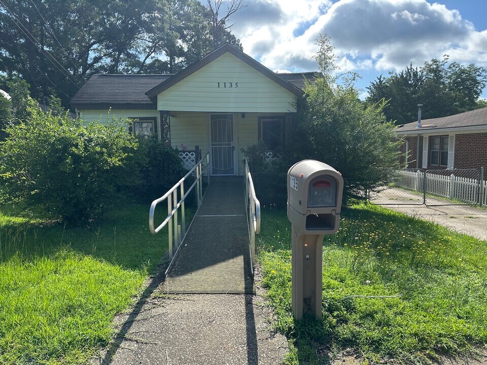1135 N Clarke St in Milledgeville, GA - Building Photo