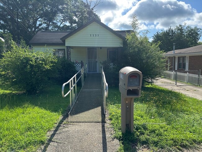 property at 1135 N Clarke St