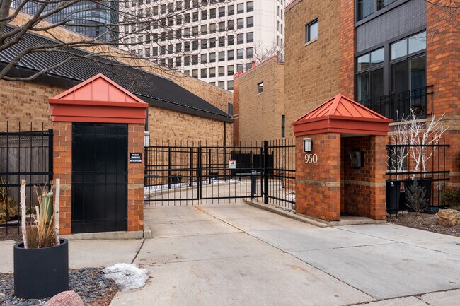 950 W Berwyn Ave in Chicago, IL - Building Photo - Building Photo