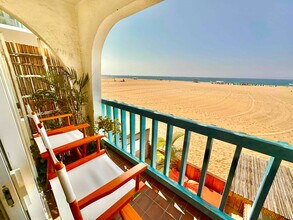 3407 Ocean Front Walk in Marina Del Rey, CA - Building Photo - Building Photo