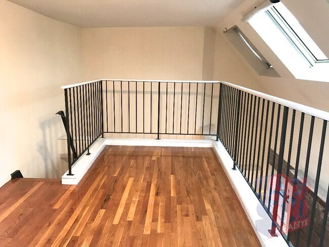 234 Mott St, Unit 20 in New York, NY - Building Photo - Building Photo