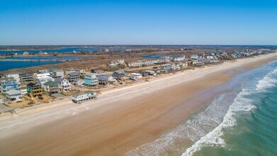 499 Topsail Rd in North Topsail Beach, NC - Building Photo - Building Photo