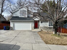 2211 Sierra Dr in Elko, NV - Building Photo