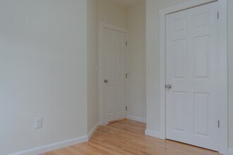 15 Washburn St in New Bedford, MA - Building Photo - Building Photo