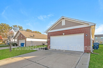 8123 Grove Berry Dr in Indianapolis, IN - Building Photo - Building Photo