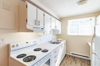 Cambridge Heights Apartments in Sault Ste Marie, ON - Building Photo - Building Photo